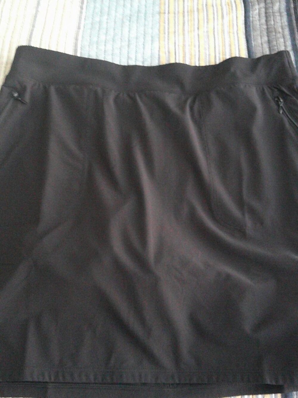 Chico's Black Bliss Balanced skort, front and back Pockets Size 2 NWT